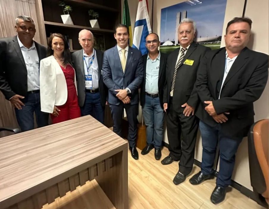 Prefeito de Candeal participa da 25ª Marcha dos Prefeitos em Brasília