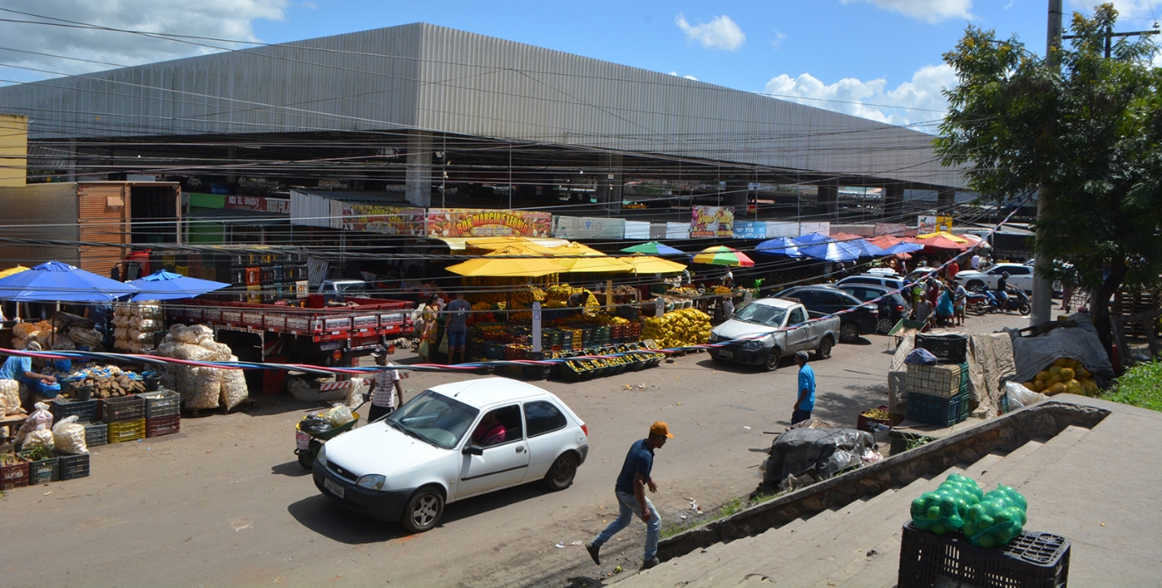 Centro de Abastecimento passa por faxinaço neste domingo