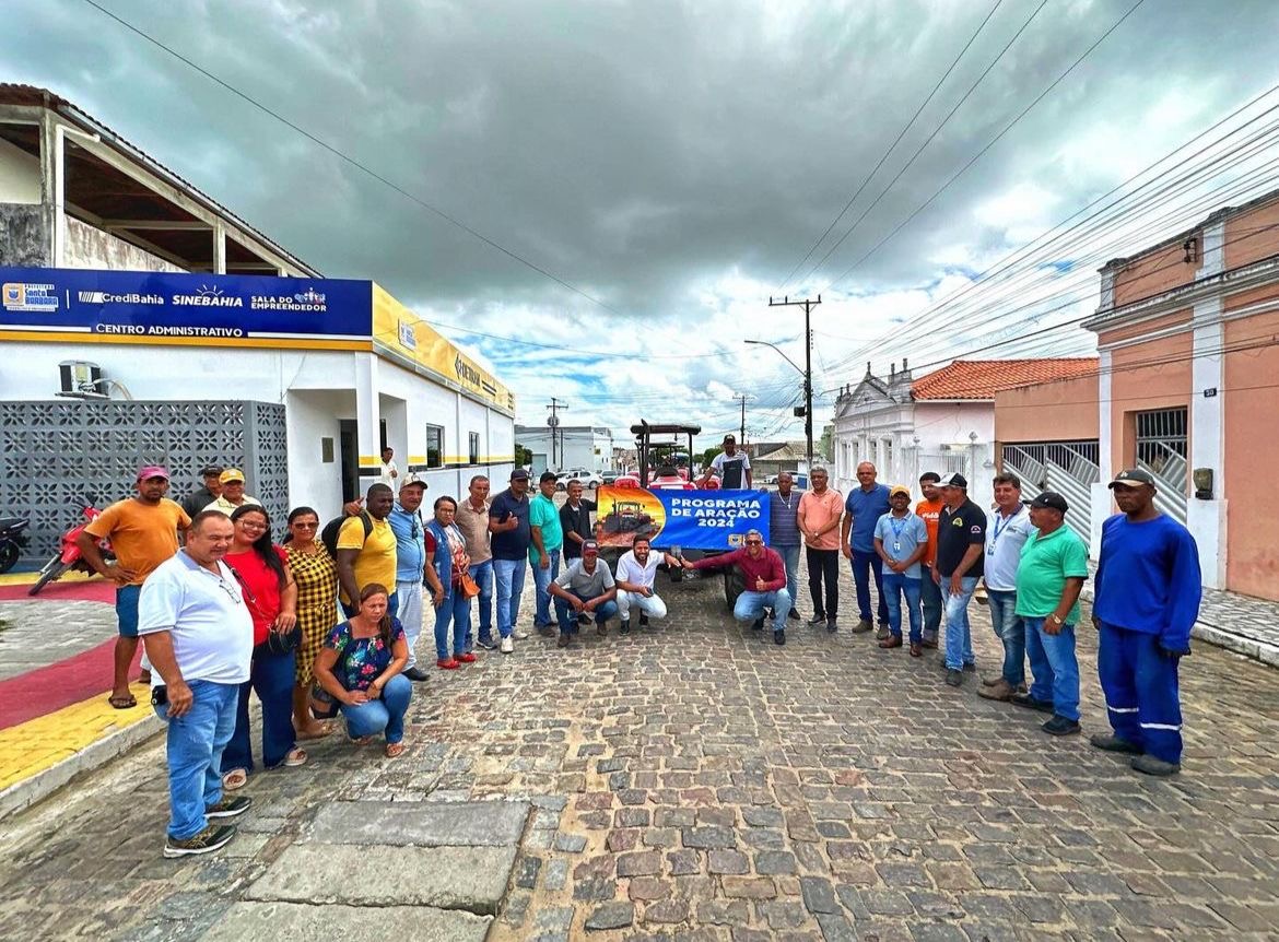 Em Santa Bárbara, prefeito lança programa que beneficiará setor agrícola