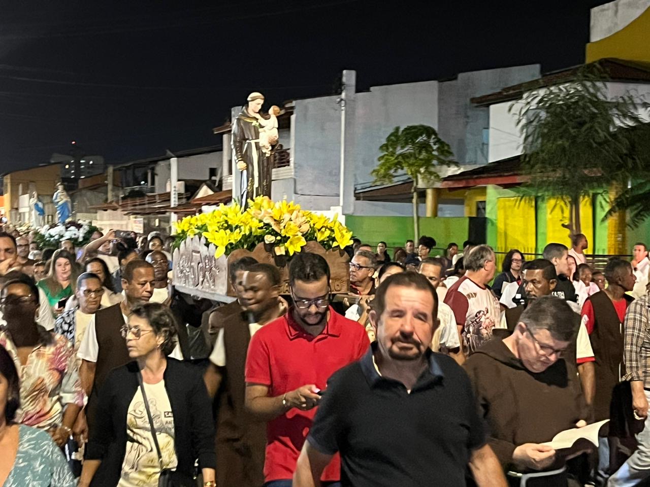 Procissão e missa encerram festa de Santo Antônio em Feira de Santana