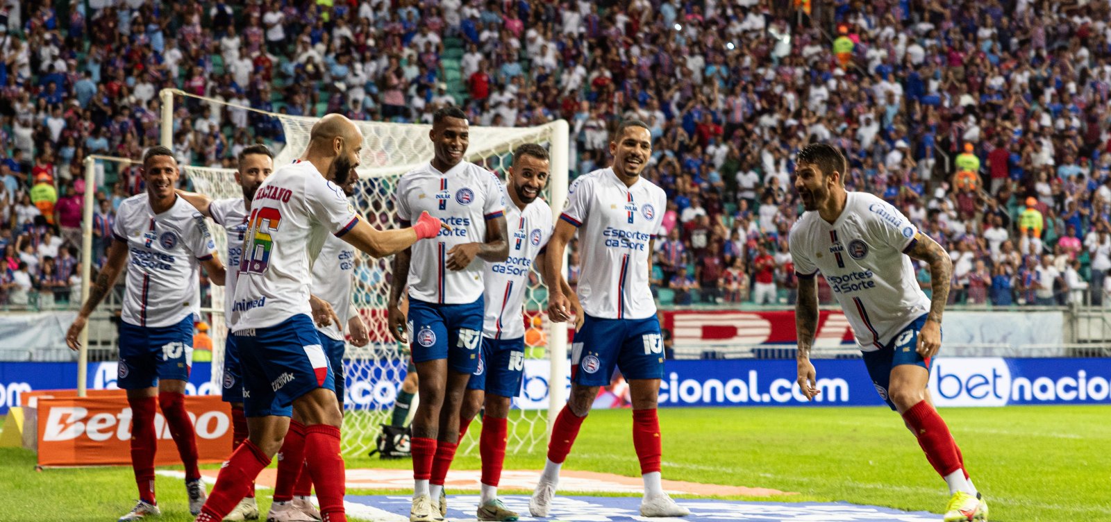 Bahia bate o Vasco, mantém 100% na Fonte Nova e segue firme no G-4 do Brasileirão