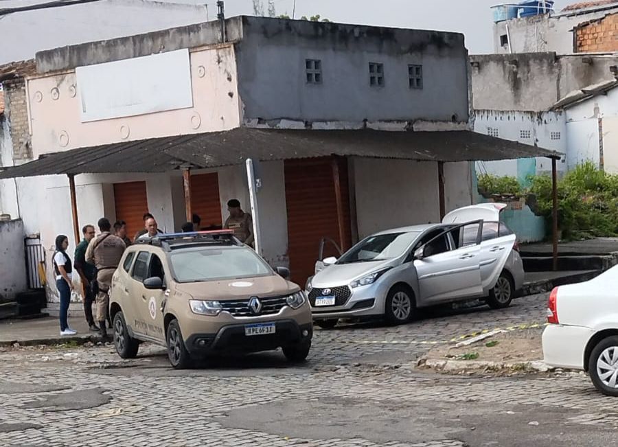 Suspeita de bomba em carro mobiliza polícia em Feira de Santana