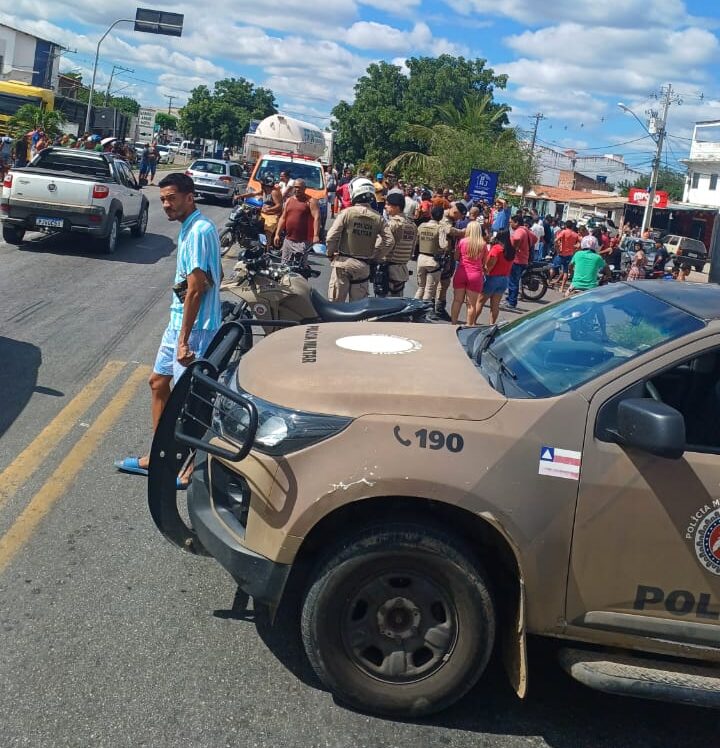 Acidente envolvendo carreta e moto na  deixa uma vítima fatal