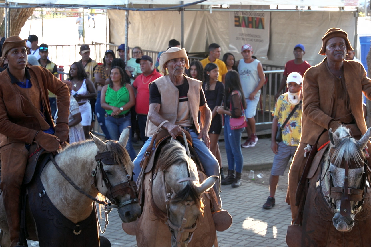 Missa e procissão abrem Festa do Vaqueiro de Ipuaçu