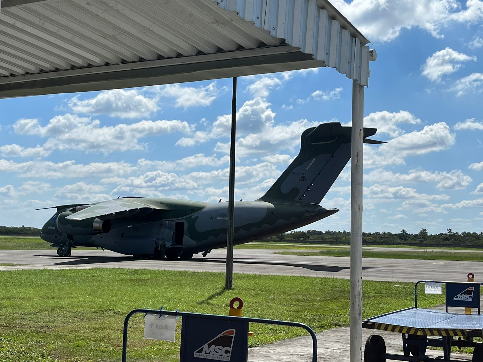 Equipe presidencial chega a Feira de Santana a bordo do KC-390 da FAB