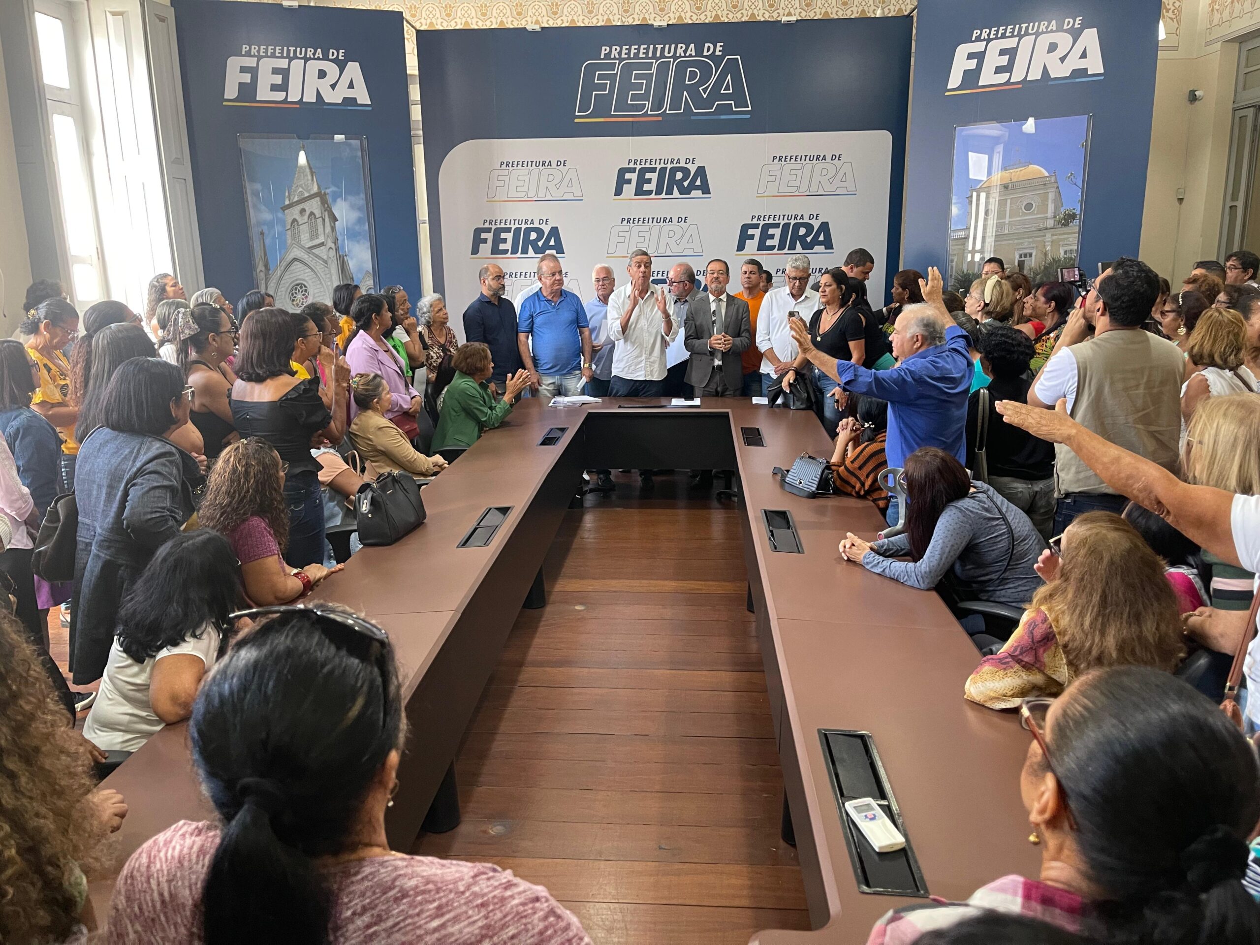 Professores municipais buscam apoio do prefeito para pagamento dos Precatórios do FUNDEF