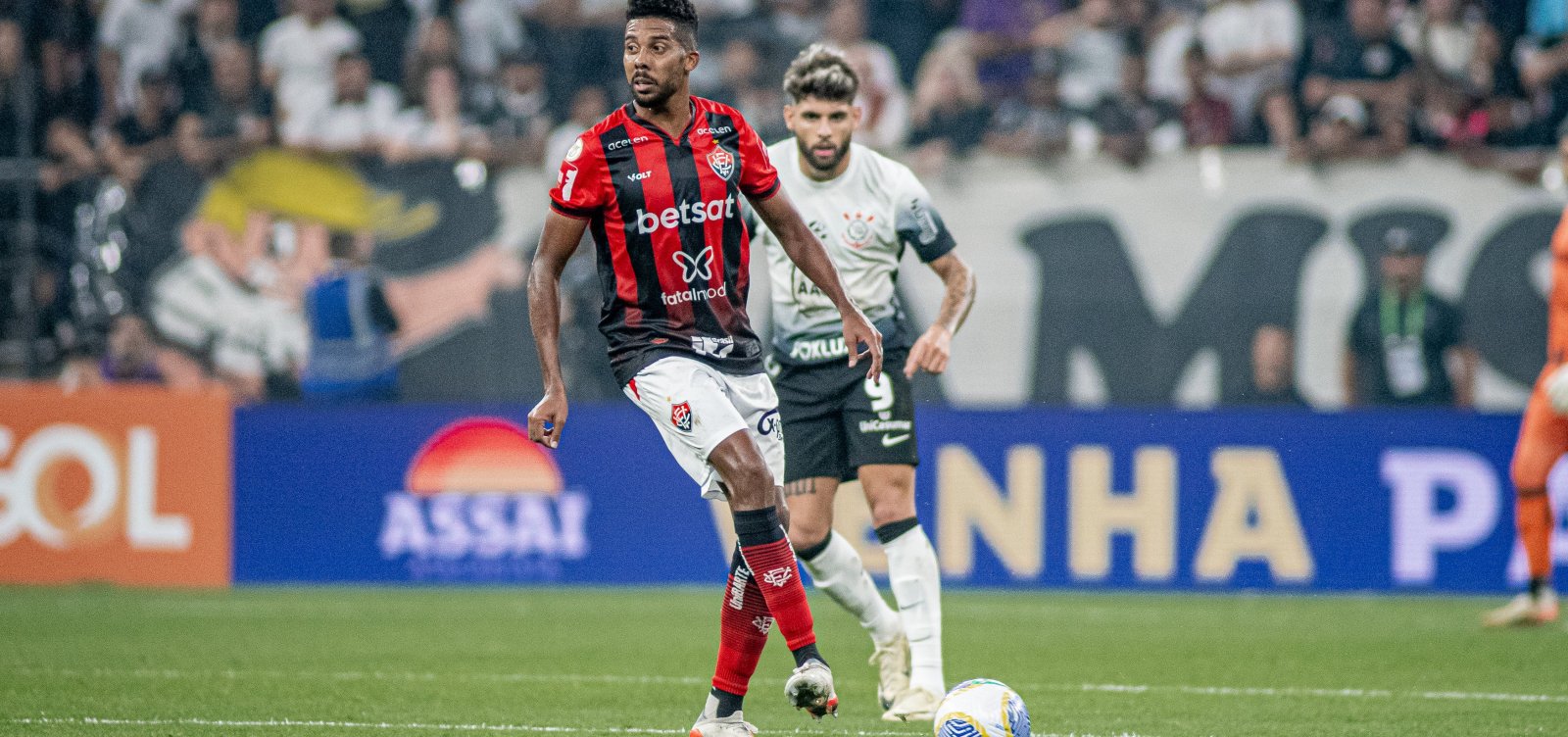 Vitória sofre gol no último minuto, perde para o Corinthians, mas segue fora do Z-4