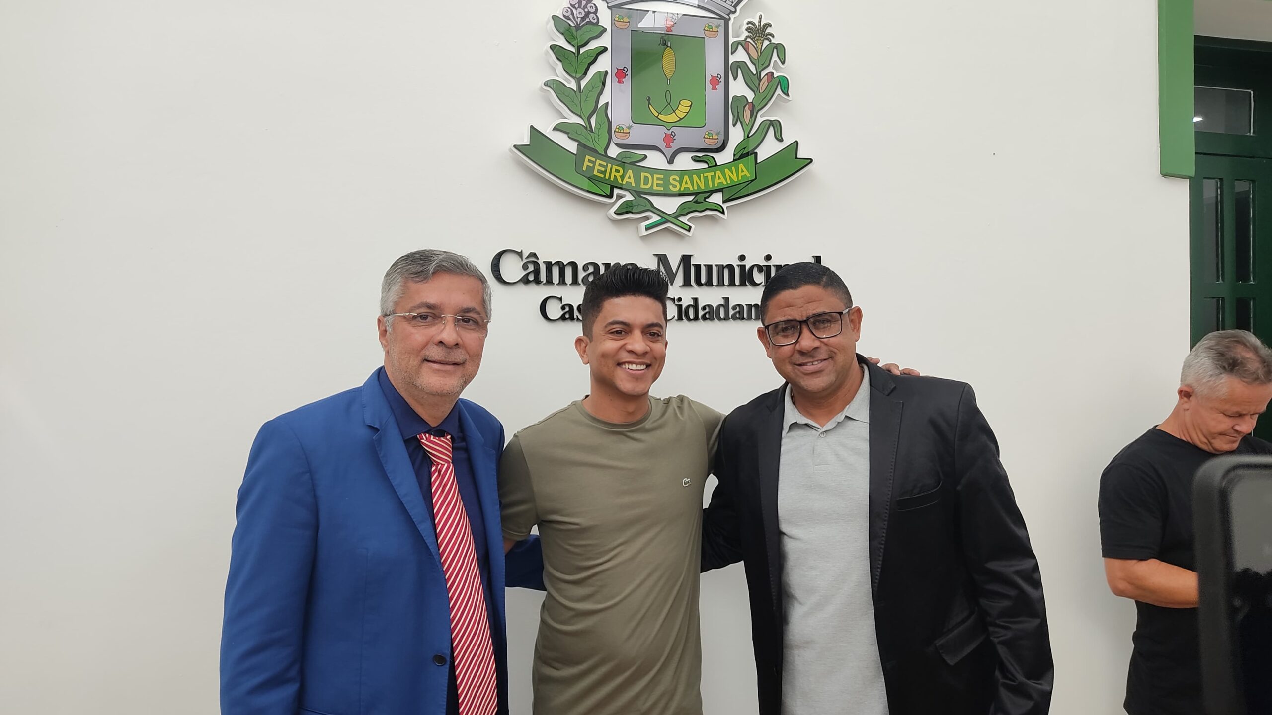 Fernando Torres oficializa licenciamento da Câmara e Pastor Ismael assume mandato