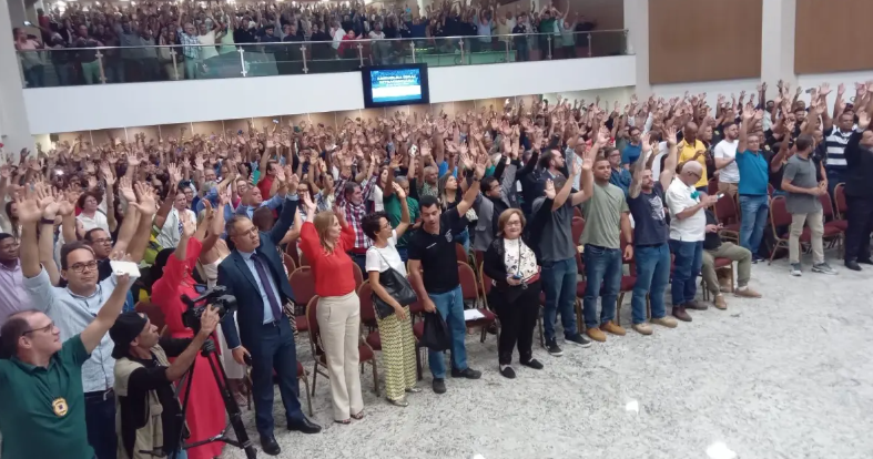 Em Assembleia, Polícias Civil e Técnica aprovam suspensão imediata das operações policiais na Bahia