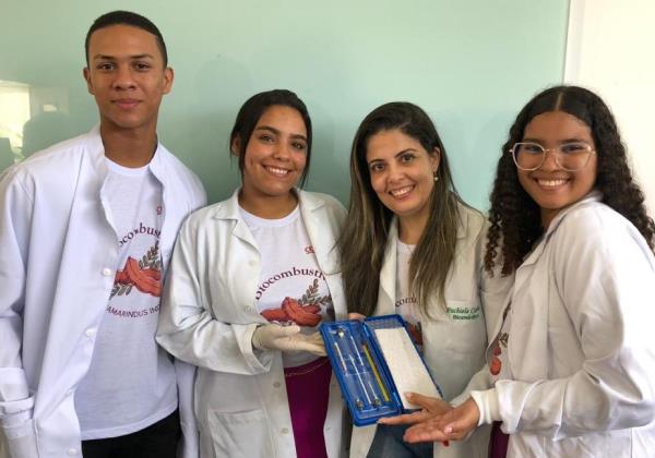 Estudantes da rede estadual do interior da Bahia desenvolvem biocombustível a partir do tamarindo