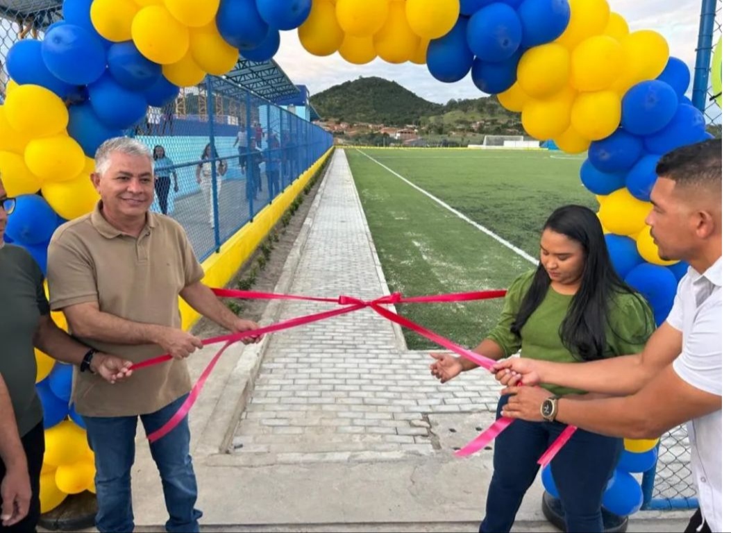 Anguera: Prefeitura entrega galpão de Indústria de Calçados que gera mais de 400 empregos diretos, estádio municipal e quadra poliesportiva