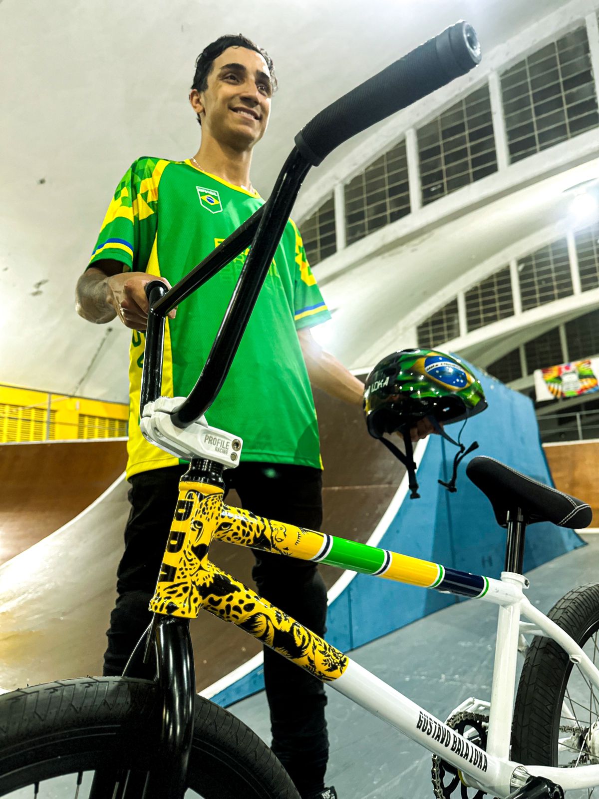 Feirense faz plotagem de bike de atleta olímpico do BMX Freestyle