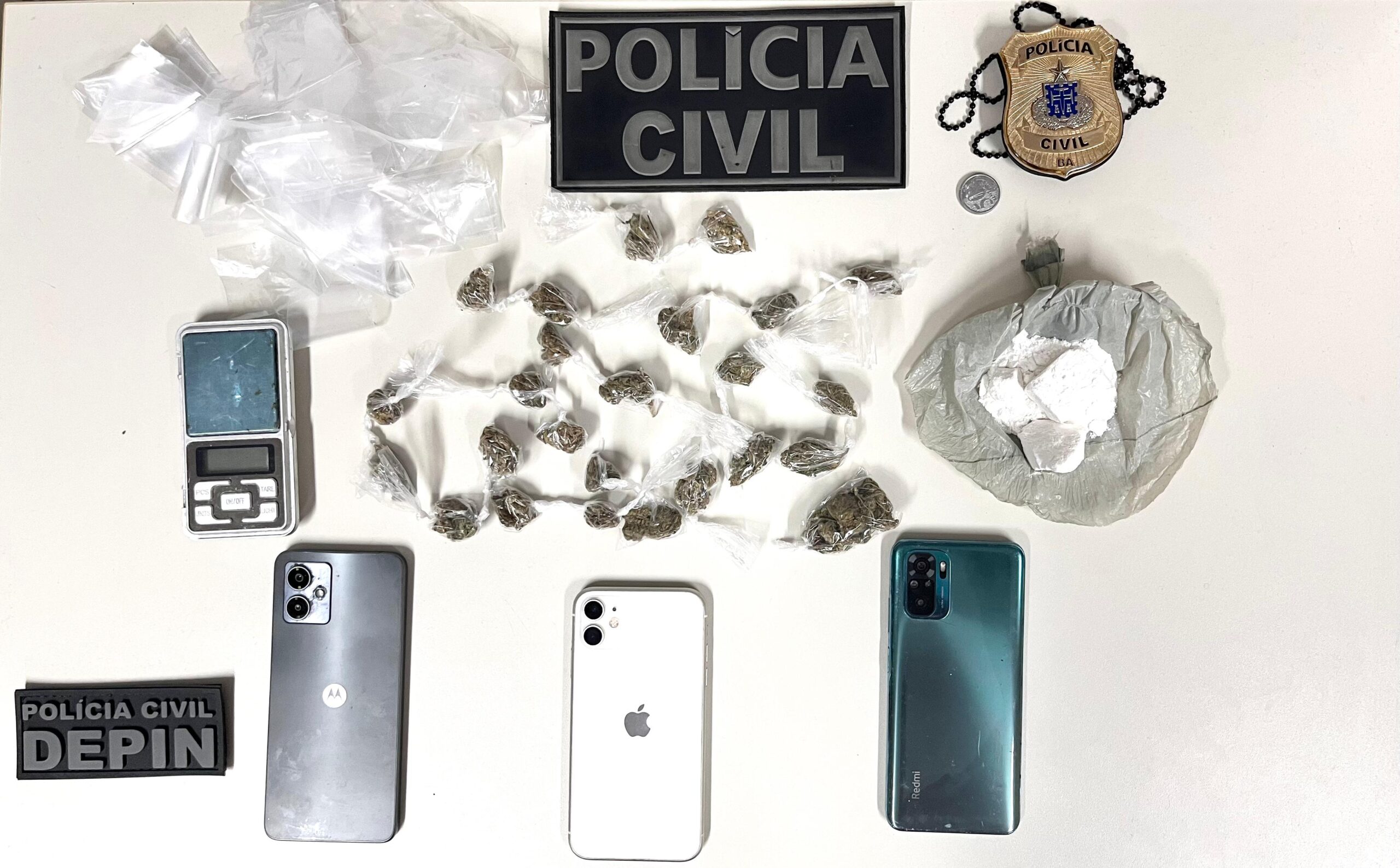 Polícia Civil prende quatro pessoas e apreende drogas no bairro Mangabeira