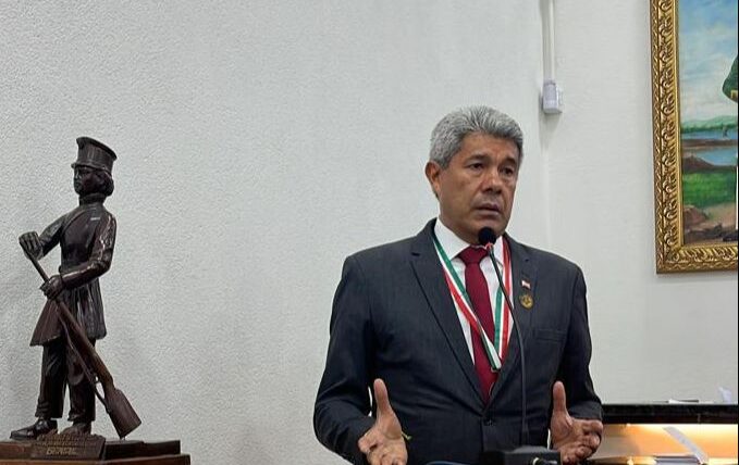 Governador Jerônimo Rodrigues recebe título de cidadão feirense e Comenda Maria Quitéria