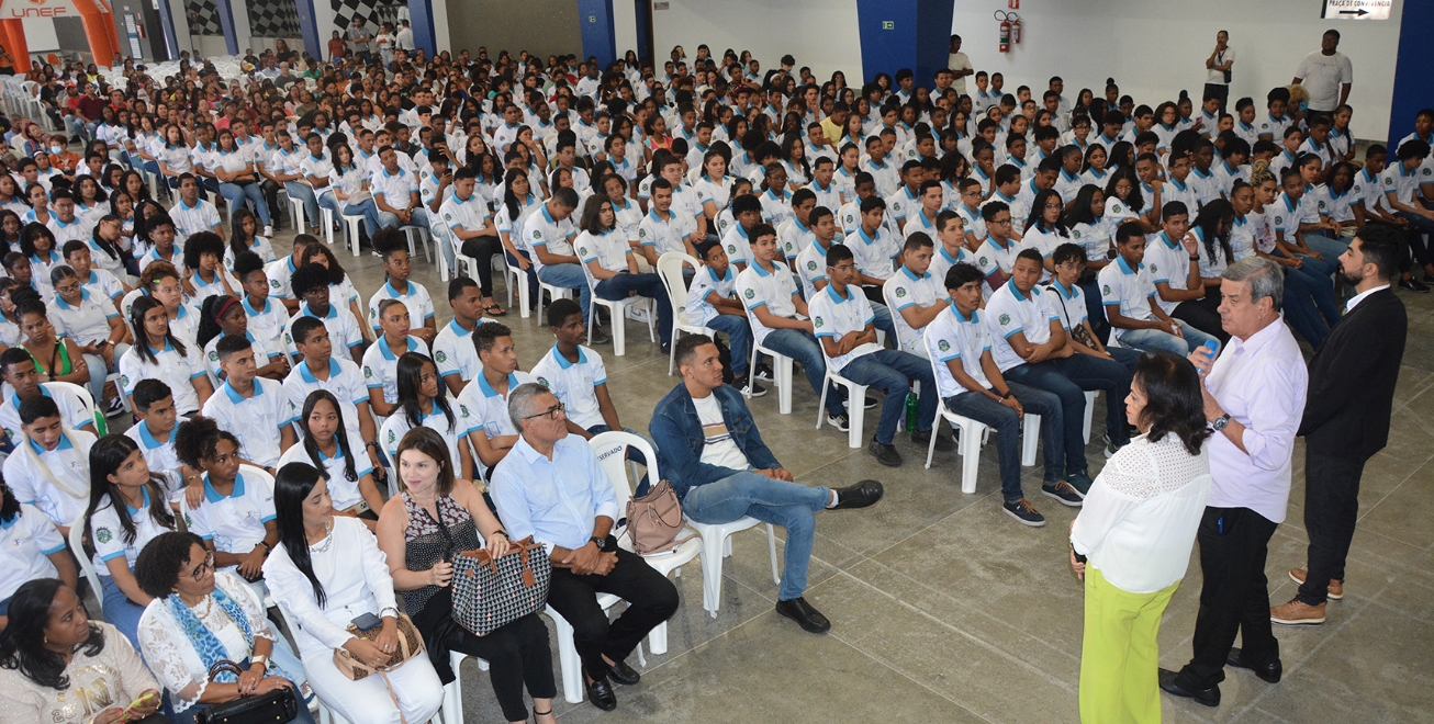 500 estudantes ingressos do programa Jovem Aprendiz Feirense são recepcionados