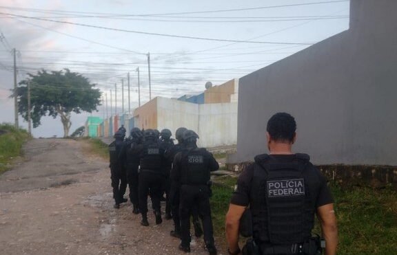 Operação Perséfone: Polícia Federal cumpre mandados contra lavagem de dinheiro em Feira de Santana