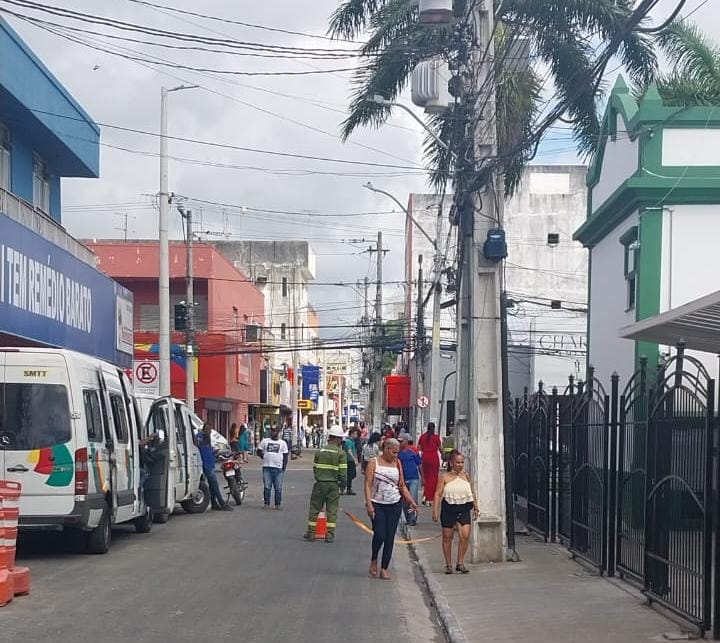 Explosão de transformador interrompe fornecimento de energia e suspende sessão na Câmara de Vereadores