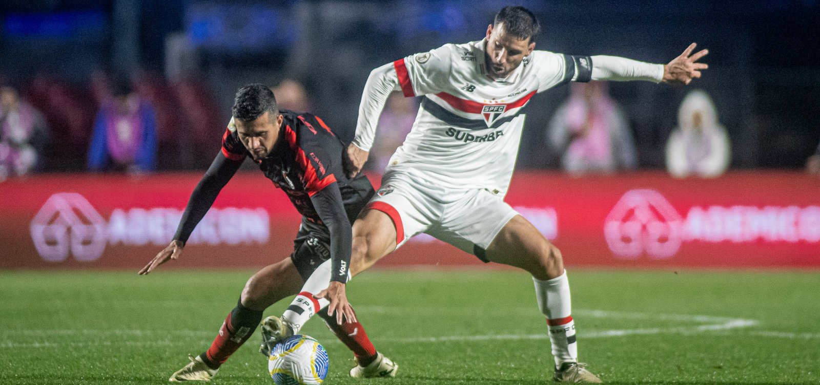 Fora de casa, Vitória perde para o São Paulo e volta para a zona de rebaixamento