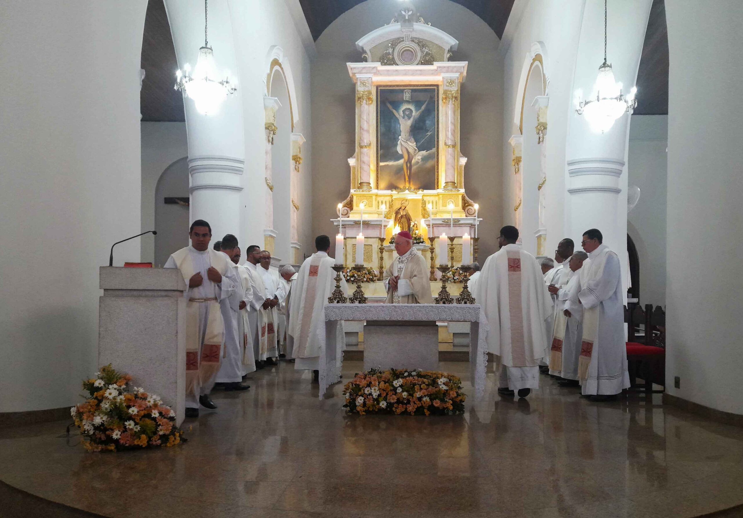 Fiéis católicos celebram aniversário de Dom Itamar Vian