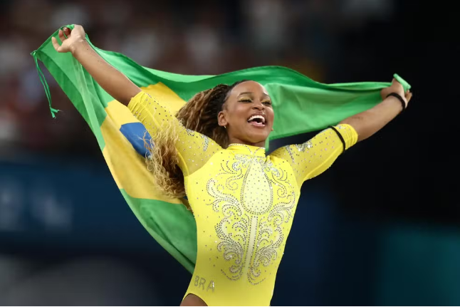 Rebeca Andrade ilumina Paris com a medalha de prata no individual geral e se torna maior medalhista mulher do Brasil nos Jogos