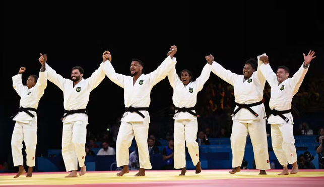 Brasil é bronze por equipes no judô e garante melhor campanha da história