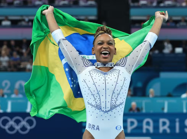 Rebeca Andrade é prata nos saltos e garante quinta medalha olímpica