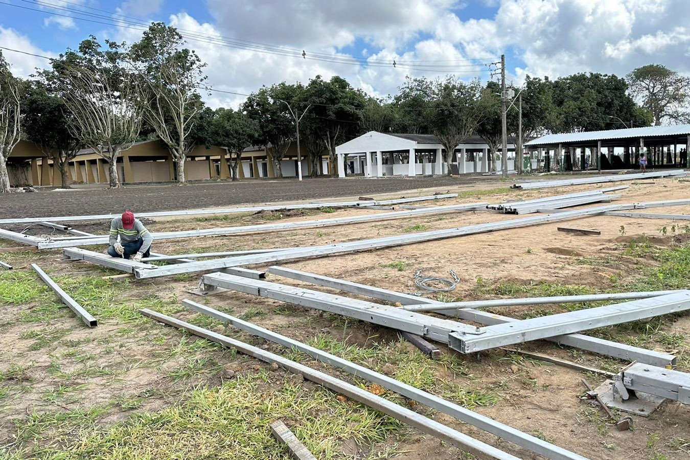 Iniciada montagem de estruturas para a Expofeira no Parque de Exposições