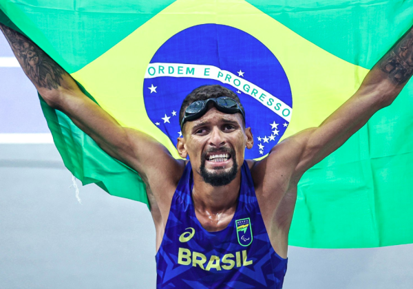 Júlio César Agripino é ouro e bate recorde mundial na corrida dos 5 km