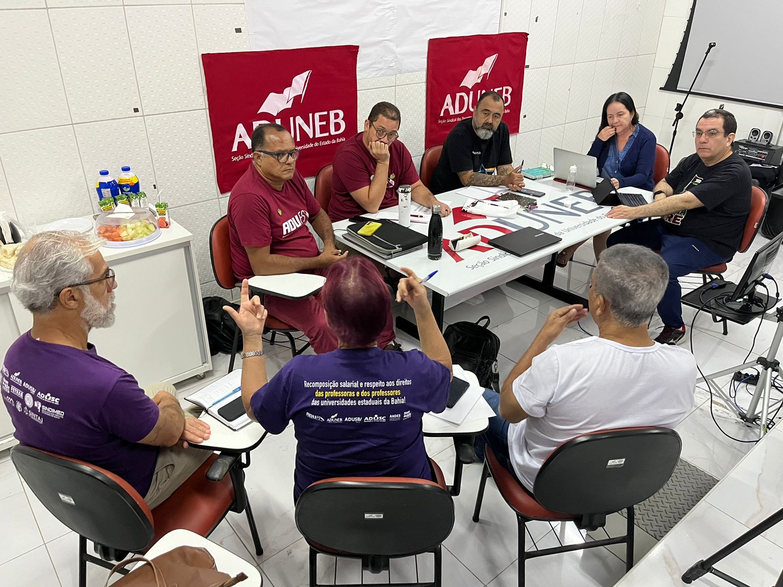 Após paralisação de 24h das Universidades Estaduais, movimento docente discute nova proposta de reajuste salarial