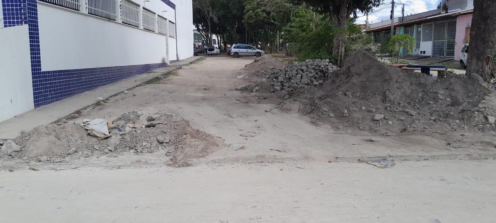 Moradores da Cidade Nova reclamam que obras abandonadas geram problemas para a comunidade