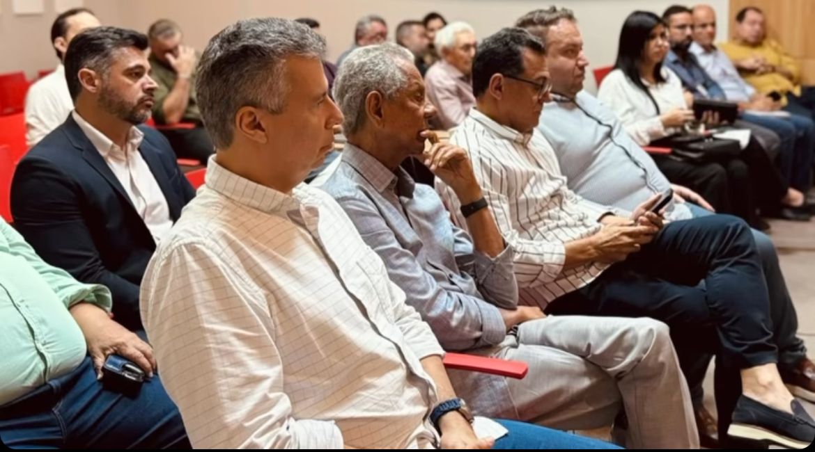 Candidatos a prefeito de Feira apresentam propostas em encontro com lideranças do setor produtivo