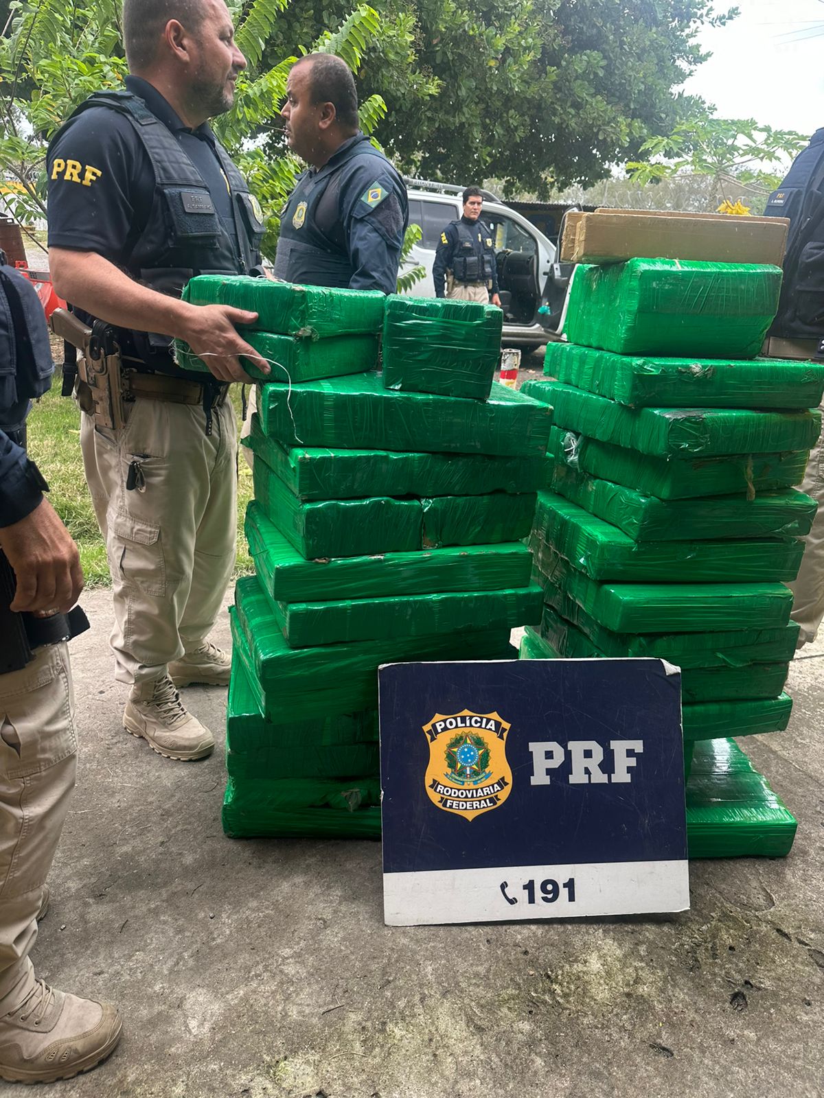 PRF apreende mais de 400kg de substância análoga à maconha em operação na BR-116