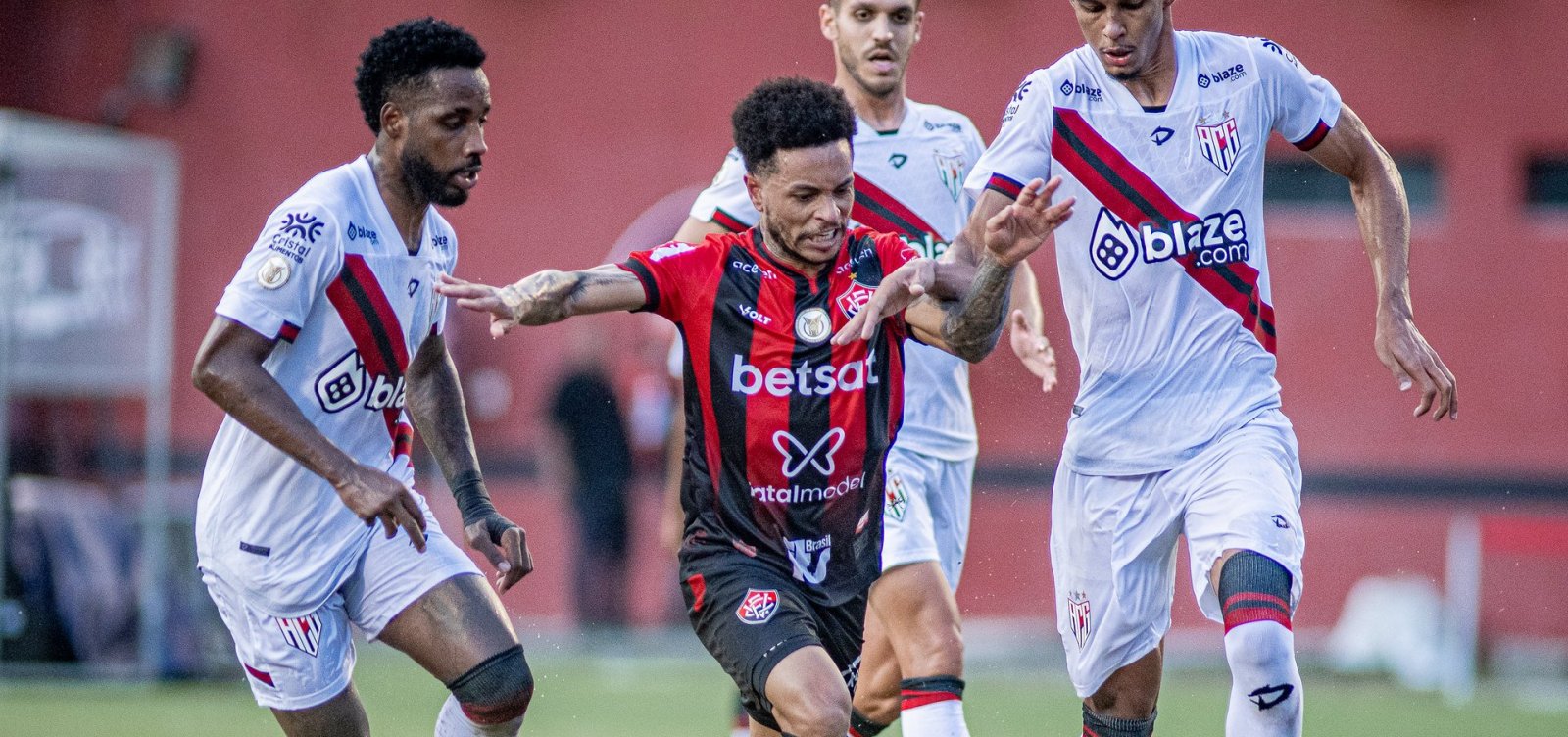 Atlético-GO x Vitória: veja onde assistir, horário e prováveis escalações do jogo pelo Brasileirão