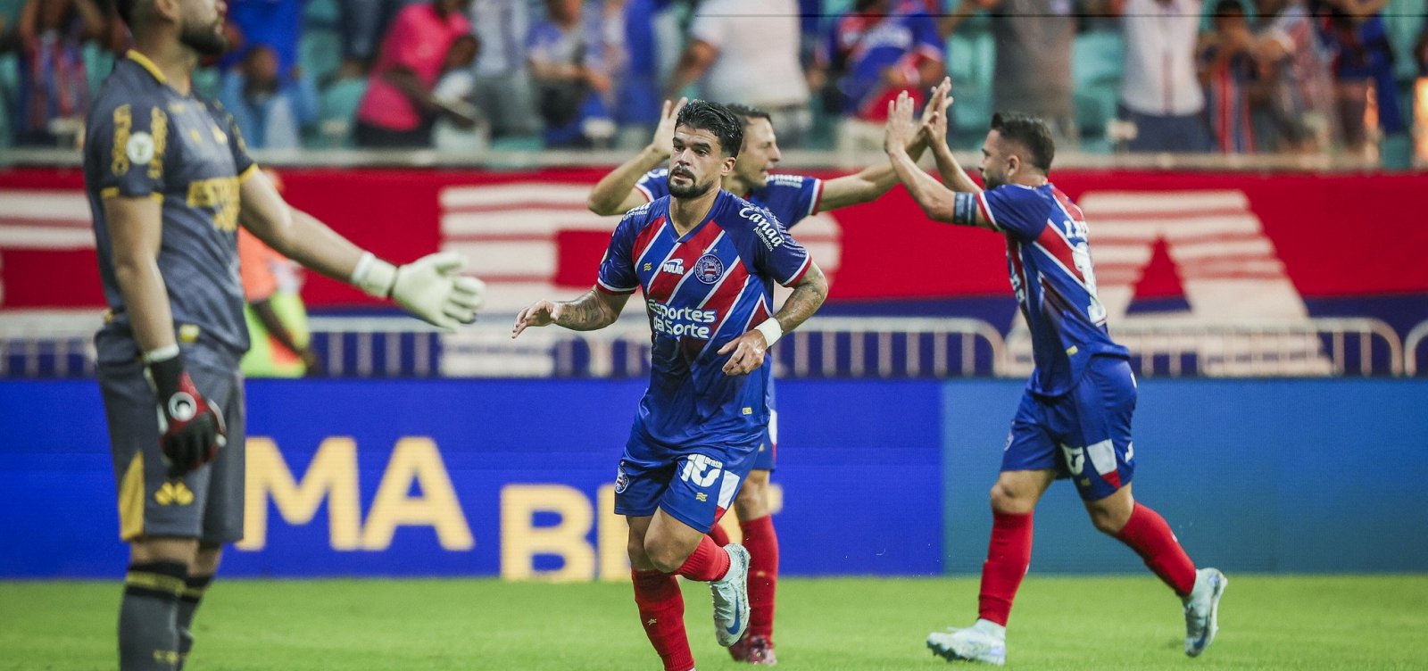 Na Fonte Nova, Bahia vence o Criciúma e segue na cola do G-4 do Brasileirão