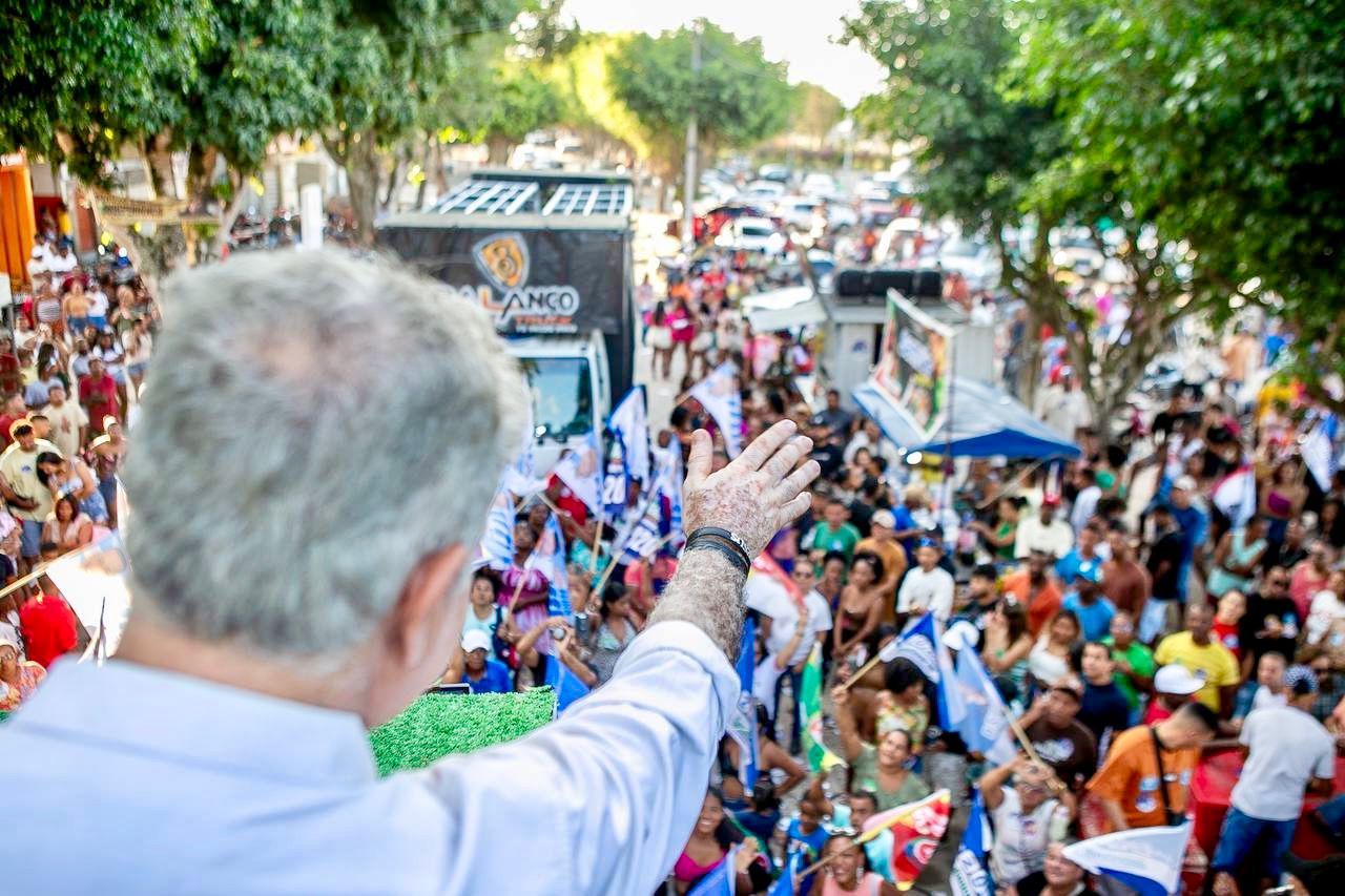 Em Caravana por Maria Quitéria, Zé Neto garante, na parceria com Lula, Minha Casa Minha Vida para distritos de Feira