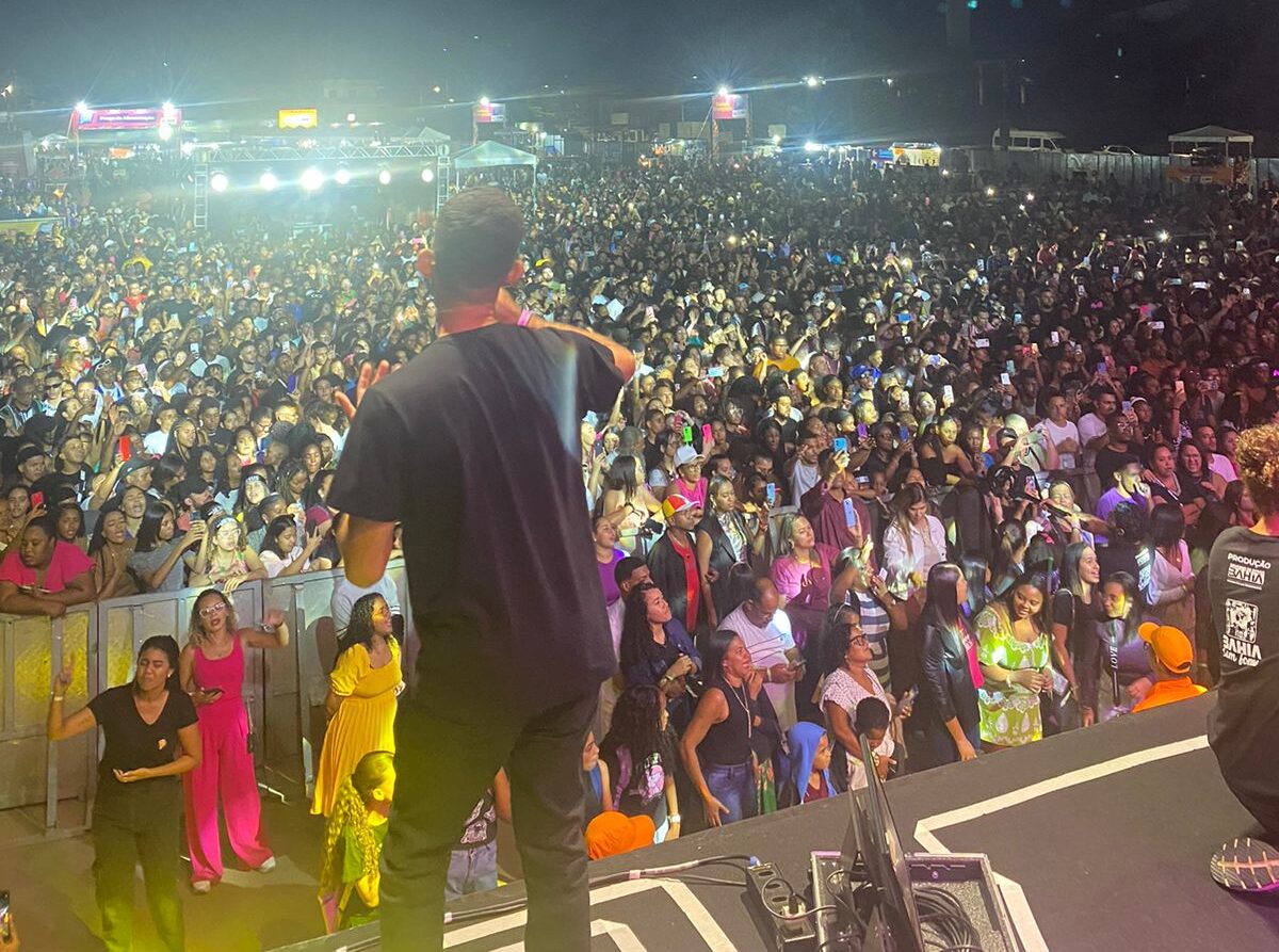 Encerramento do Canta Bahia reúne multidão em Feira de Santana com grandes nomes da música gospel