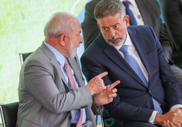 Lula e Lira fazem terceira reunião para tratar de sucessão na Câmara