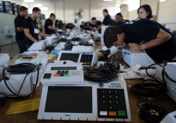 Duas urnas eletrônicas substituídas em Camaçari até às 12h30 deste domingo