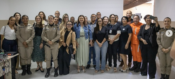 Rede de enfrentamento discute Carta de Serviços para apoio a mulheres em situação de violência em Feira de Santana