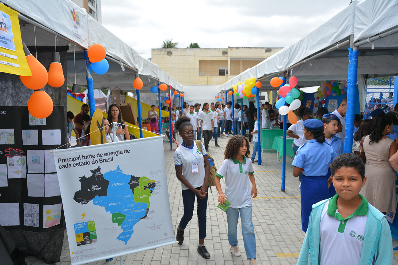 Prefeitura promove Feira Multidisciplinar com a participação de 16 escolas