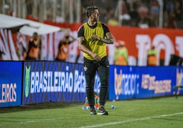 Vitória terá 4 treinos para definir substituto de Wagner Leonardo no duelo com o Fluminense