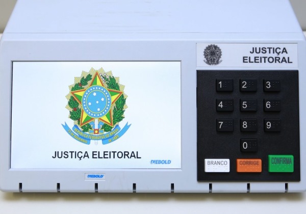 Bahia ganha número de telefone e WhatsApp para denúncia de compra de votos