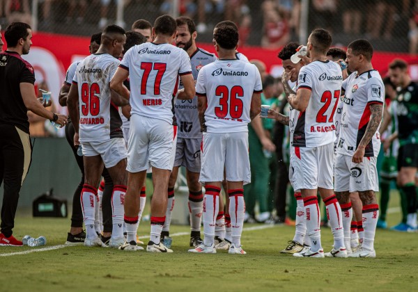 Na luta contra o rebaixamento, Vitória terá dois confrontos diretos em outubro