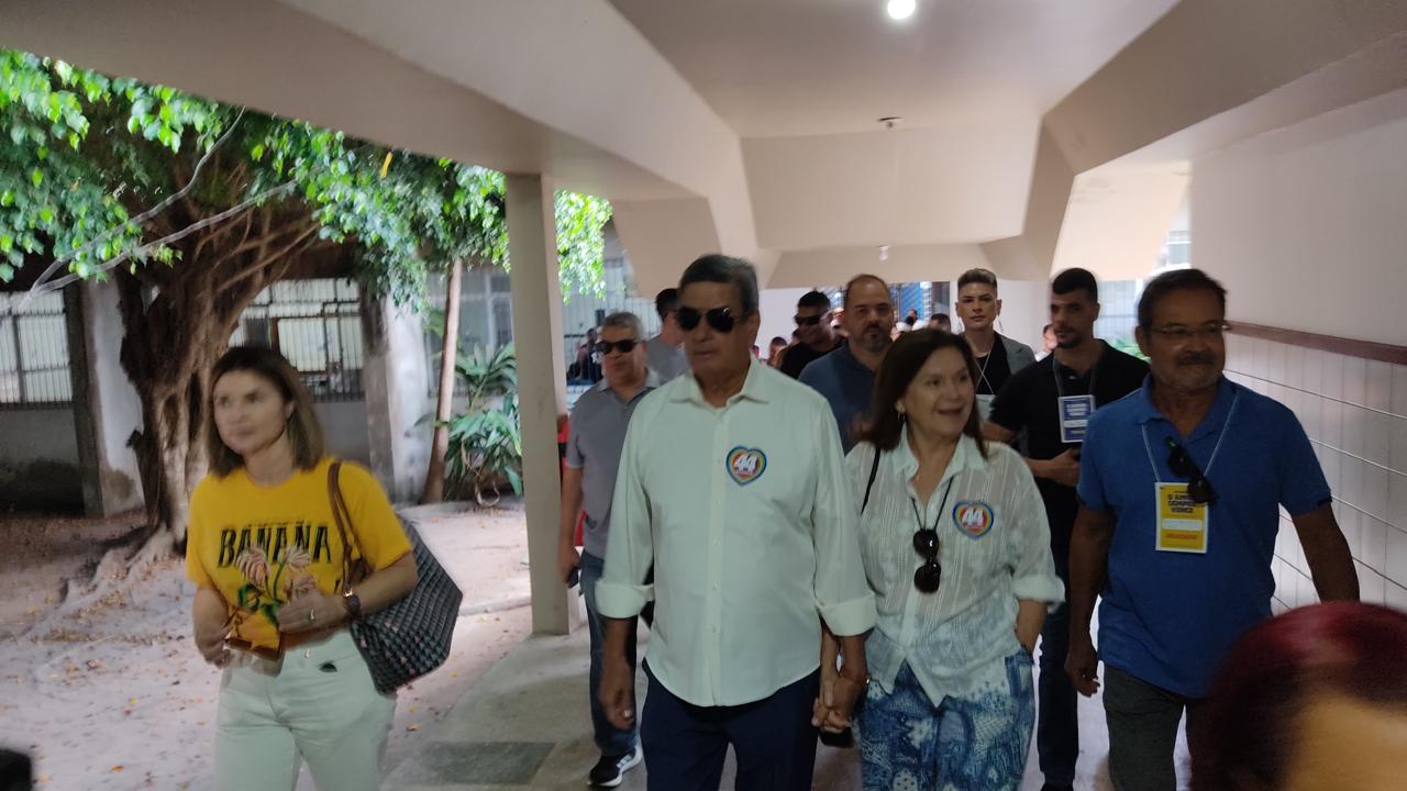 Prefeito Colbert Martins vota prega paz e conscientização nas eleições