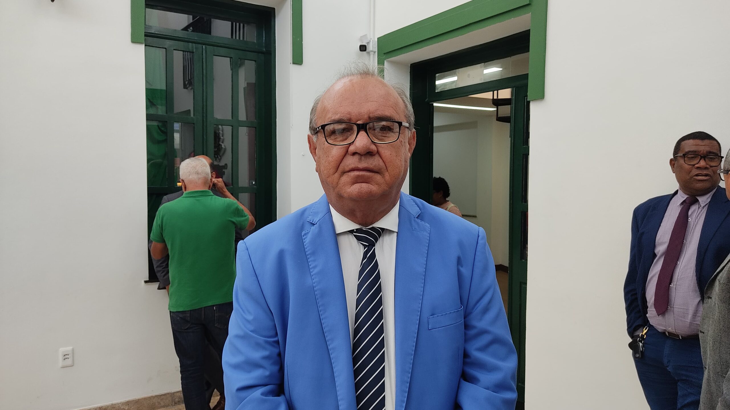 Vereador propõe fim da reeleição para presidente da Câmara em Feira de Santana