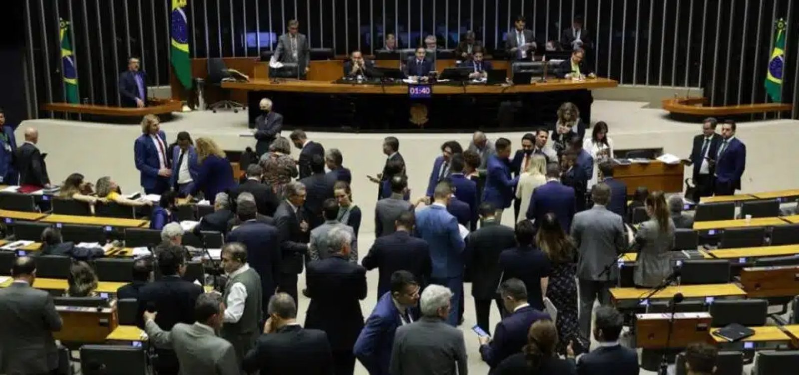 PEC que prevê fim da escala 6×1 recebe 18 assinaturas de deputados baianos; confira