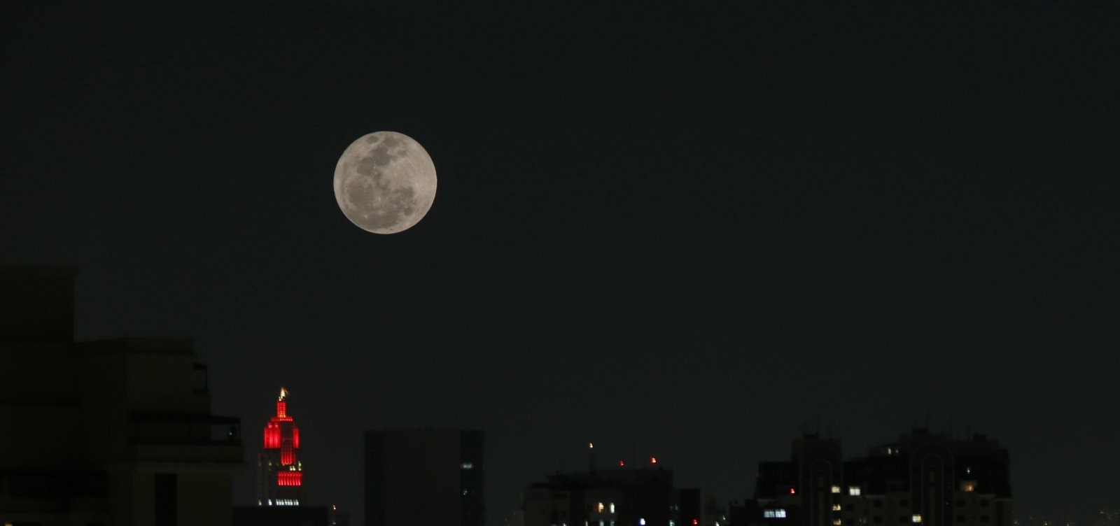 Última superlua do ano pode ser vista nesta sexta-feira