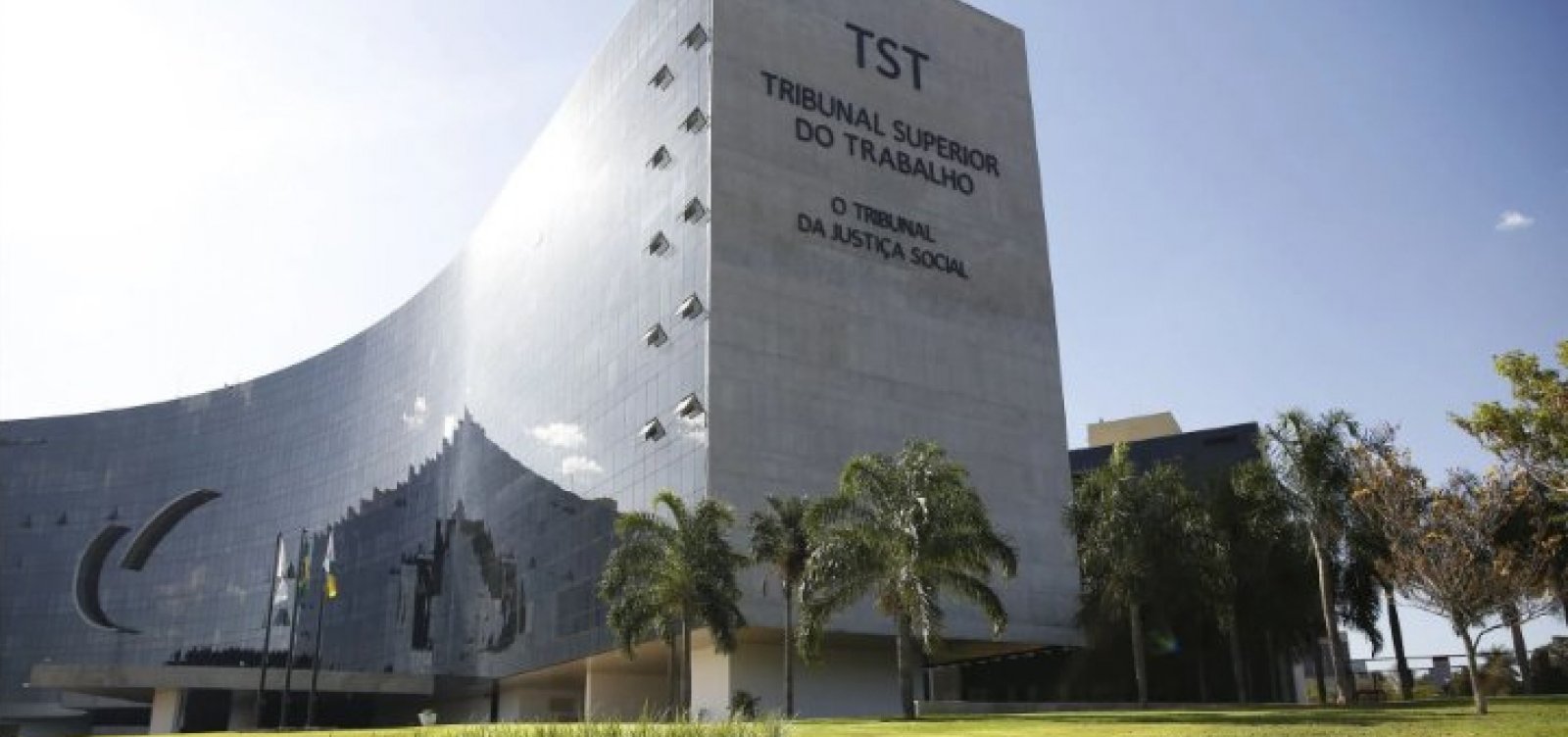 TST define que reforma trabalhista se aplica a contratos anteriores à lei