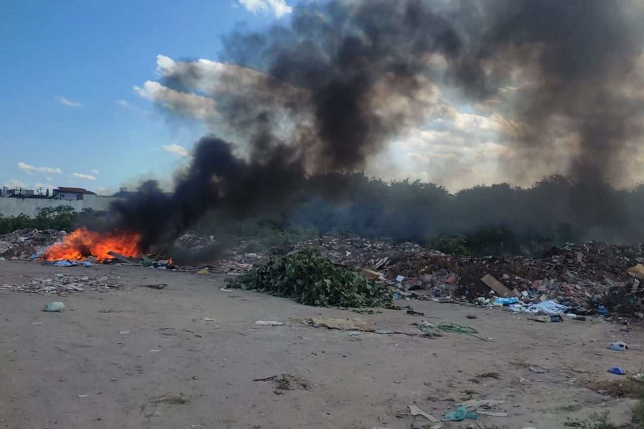 Incêndios em Feira de Santana acendem alerta sobre descarte irregular de lixo