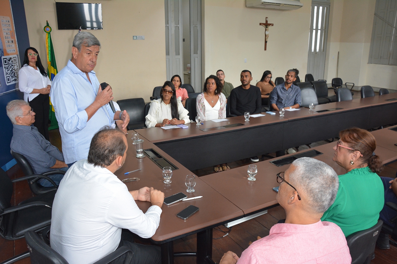 Mais quatro professores são empossados na Educação Municipal